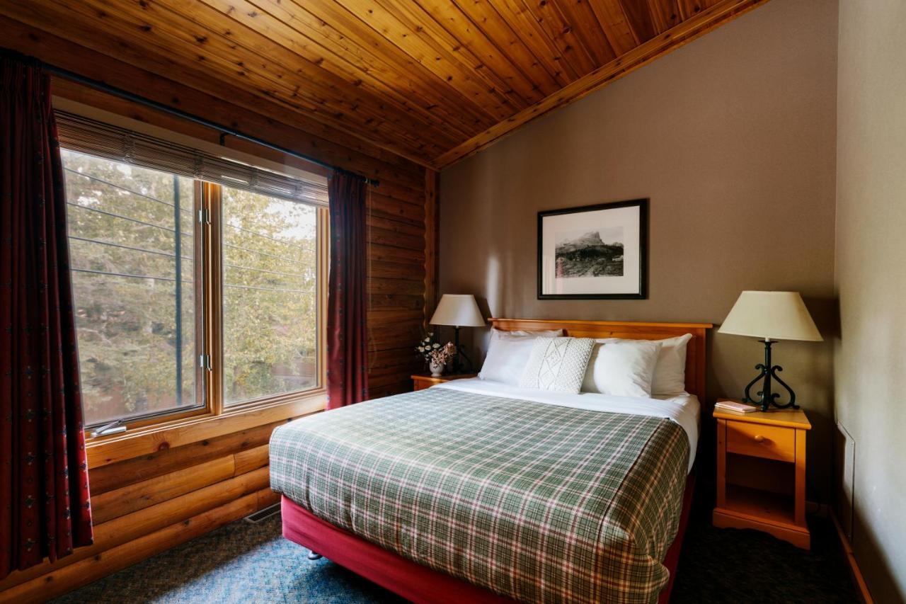 Cedar Lodge 1 Queen bed sofa bed,1133199705:JPEG